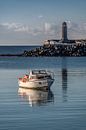 Bootje in de haven van Arrecife, Lanzarote--Canarische Eilanden, van Harrie Muis thumbnail