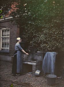Frau an der Wasserpumpe, ca. 1935