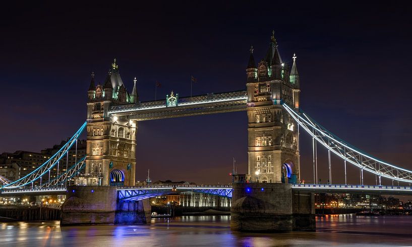 Tower Bridge by Hello Pompoyo