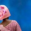Nigeria, Lagos, Portret van vrouw met hoofddoek. van Frans Lemmens