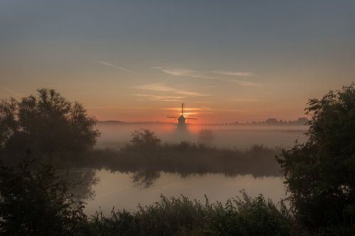 Een mistige ochtend bij De Marsch(molen) in Lienden, Betuwe