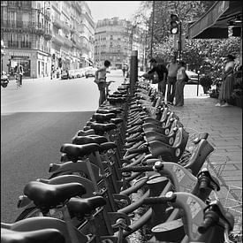 Fahrräder in Paris von Betty Heideman