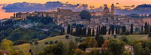 Panorama et coucher de soleil à Urbino, Italie