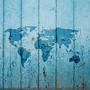 Wereldkaart op Blauw verweerd hout | Wandcirkel van WereldkaartenShop thumbnail