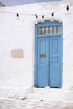 Blauwe deur op Mykonos | Foto Griekse eilanden | Griekenland Europa reisfotografie van HelloHappylife