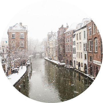 Winter in Utrecht. De Lichte en Donkere Gaard gezien vanaf de Maartensbrug.