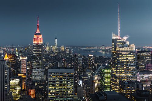 Evening lights Empire State Building in Manhattan, New York city