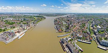 Luchtfoto panorama van de stad Dordrecht aan de Merwede in Nederland van Eye on You