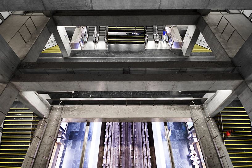 Lissabon Underground 1 by Dennis van de Water