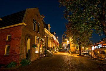 Historische huizen in Sneek Friesland bij avond van Eye on You