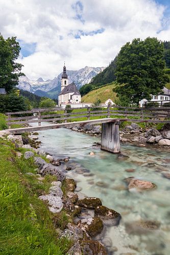 L'église paroissiale Saint-Sébastien dans le village d'alpinisme de Ramsau