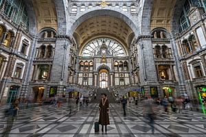 Perdu dans le temps (Gare centrale d'Anvers) sur Wil Crooymans