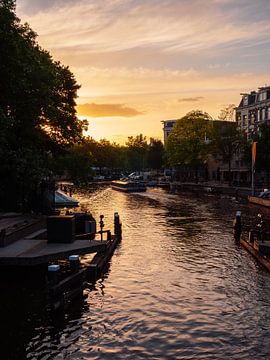 Amsterdam met zonsondergang van Mustafa Kurnaz