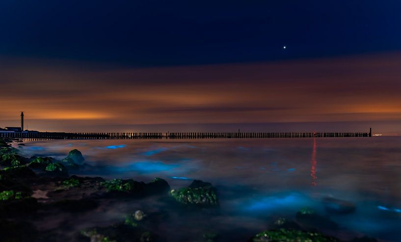 Sea spark Westkapelle in the twilight by Percy's fotografie