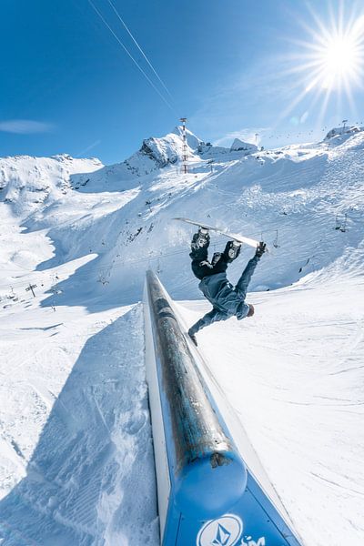 Snowboarders in the park on the Kitzsteinhorn by Leo Schindzielorz