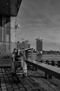 Scooter auf dem IJDock in Amsterdam