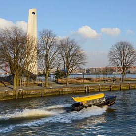 Taxi aquatique à Rotterdam sur Paula van der Horst