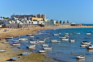 Bateaux de pêche sur la plage de La Caleta à Cadix sur Silva Wischeropp
