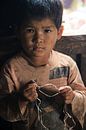 Jongetje in Myanmar van Gert-Jan Siesling thumbnail