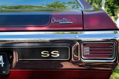 de achterkant van een chevrolet chevelle ss op een oldtimers dag in friesland van Double u photography