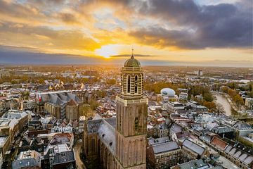 Zwolse Peperbus kerktoren tijdens een koude winter zonsopgang van Sjoerd van der Wal Fotografie