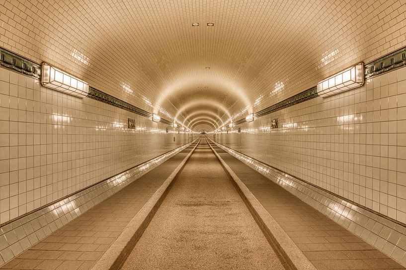 Oude Elbtunnel in Hamburg van Michael Valjak