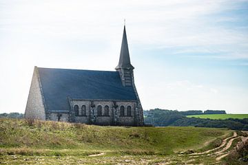 Capelle Notre-Dame-de-la-Garde in Normandië, Frankrijk. van Made by Voorn