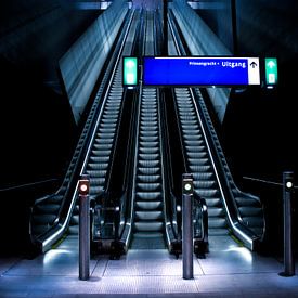 Rolltreppe in der Amsterdamer U-Bahn von Jay Vervoort