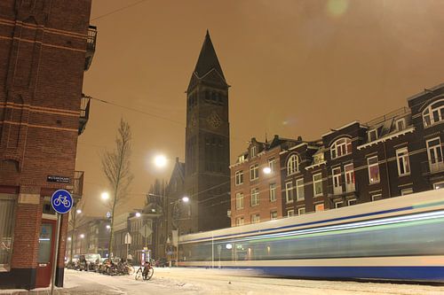 Tram 12 op de Admiraal de Ruyterweg in de sneeuw