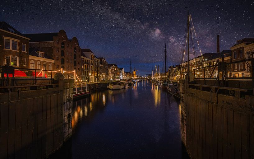 Delfshaven 's nachts van Mart Houtman