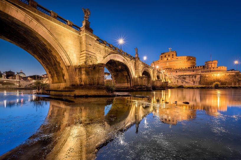 Rome met Angel Bridge, Castel Sant'Angelo en St. Peter's Basiliek. van Voss Fine Art Fotografie
