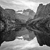 Le glacier de Gosau se reflète dans le lac de Gosau sur Christa Kramer