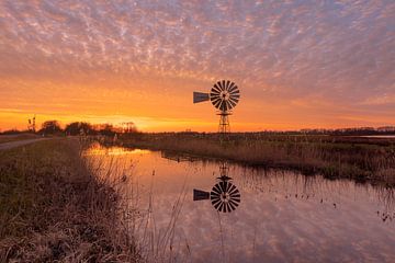 Amerikanische Mühle in den schönen Farben des Sonnenuntergangs von KB Design & Photography (Karen Brouwer)