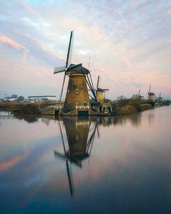 Kinderdijk Sonnenaufgang mit Nebel von Roy Poots