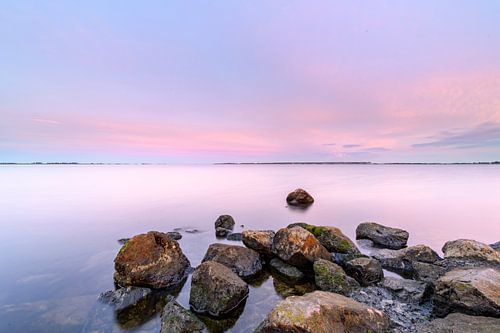 Nature morte blocs rocheux dans l'eau sur Marjolijn Nugteren