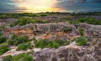 Luchtfoto van de rotsboog op Cerro Arco in Tobati, Paraguay.
