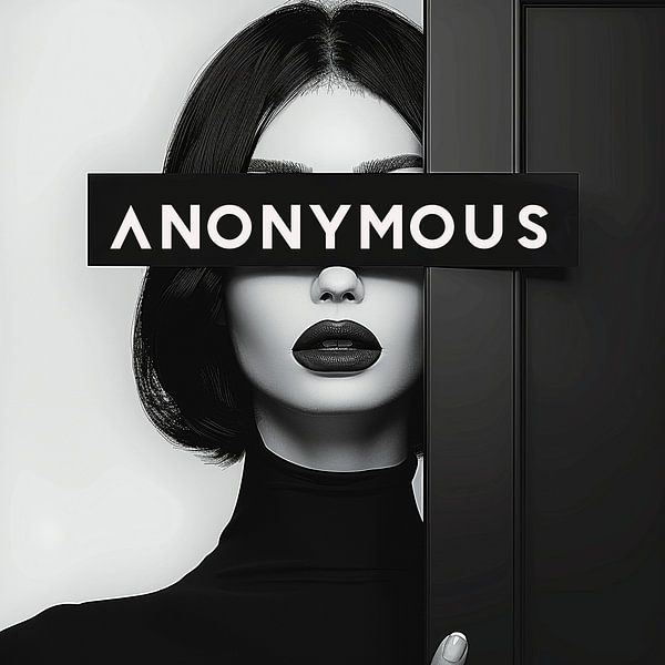 Anonym: Geheimnis und Eleganz im Schwarz-Weiß-Porträt von Karina Brouwer