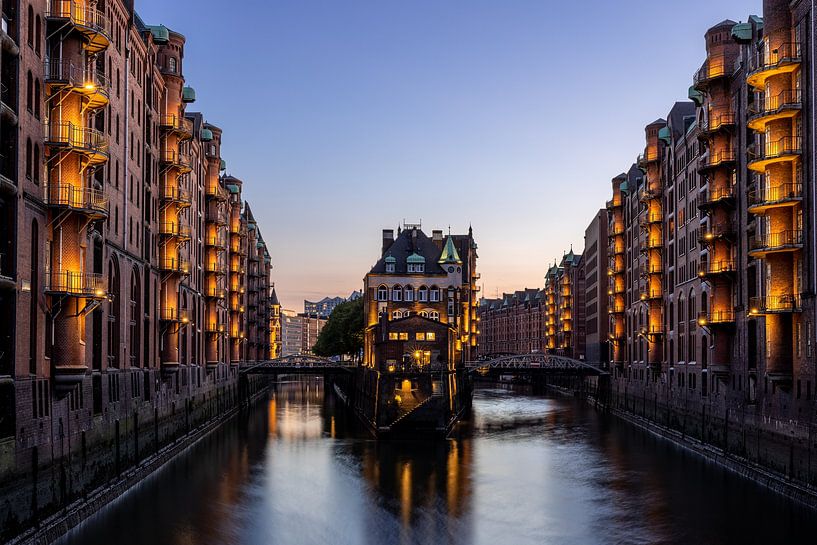 The Speicherstadt in the evening light by Severin Frank Fotografie