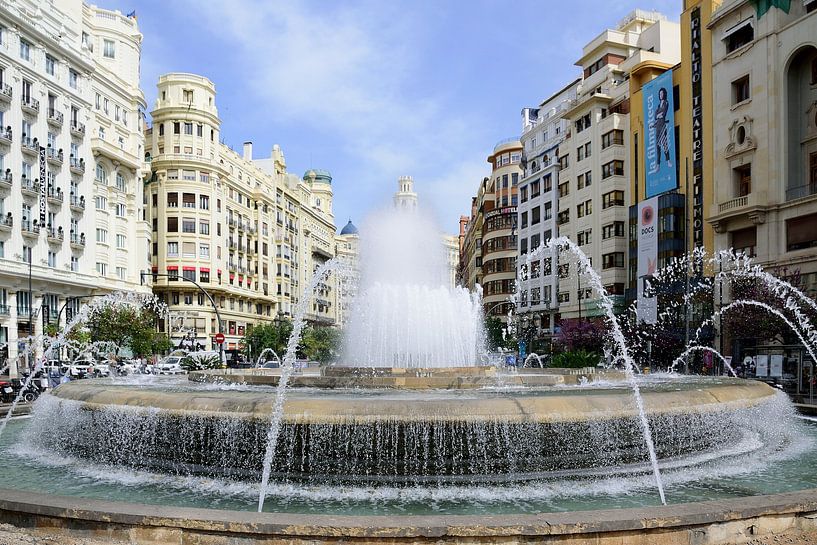 Fuente de la Plaza del Ayuntamiento by Frank's Awesome Travels