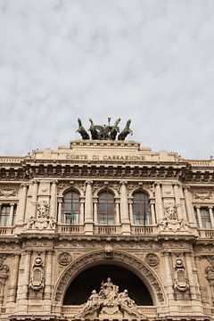 Mooie architectuur van gebouw in Rome van Mandy Remerink