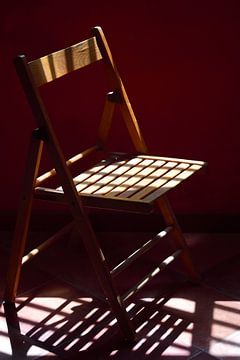 Chaise d'ombre et de lumière sur Ulrike Leone