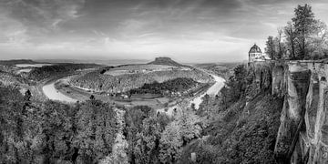 Elbschleife in Saksisch Zwitserland in zwart-wit van Manfred Voss, Schwarz-weiss Fotografie