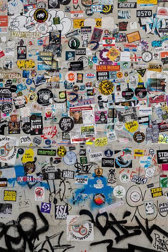 Graffiti muur bij Centraal Station Amsterdam
