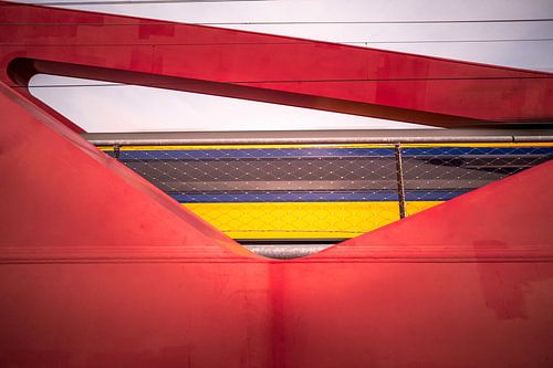 Intercity over railway bridge in Zwolle