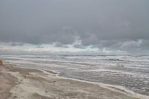 Niederländisches Wattenmeer und Strand im Winter