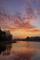 Nederlandse wolkenlucht met zonsopkomst