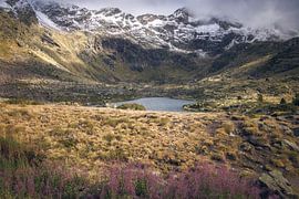 Die Tristaina-Seen, umhüllt von Nebel in Andorra von PhotoCluster
