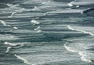 Kleine Wellen im Meer von Marcel van Balken Miniaturansicht