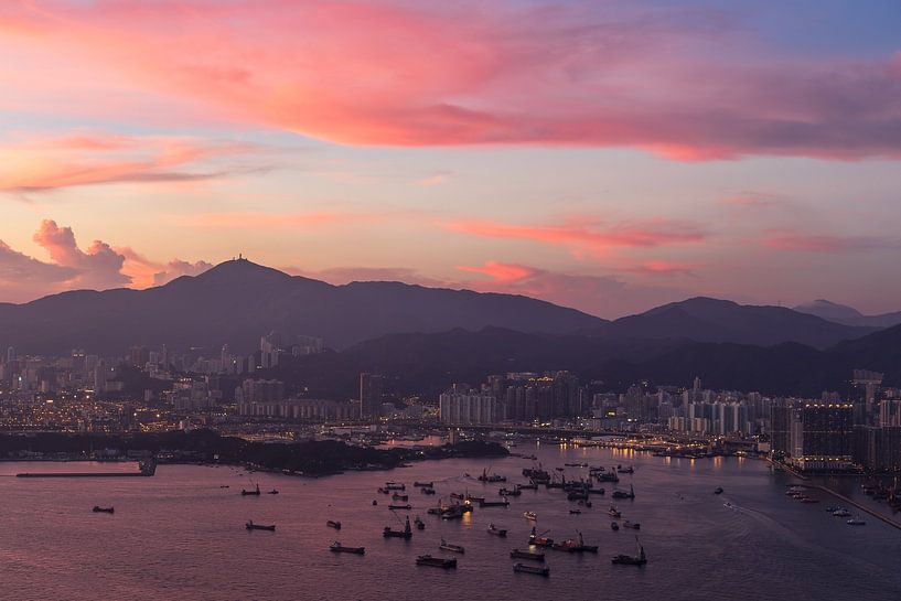 HONG KONG 05 by Tom Uhlenberg
