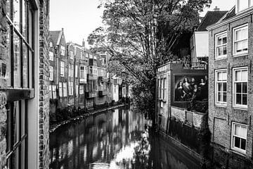 Doorkijkje van de Lombardbrug in Dordrecht van Lizanne van Spanje